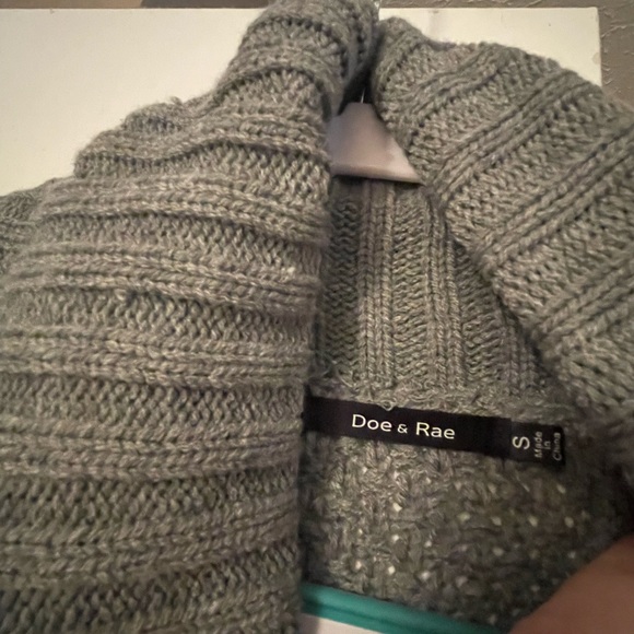 Gorgeous cowl next grey sweater. Size S but fits like an XL - Picture 2 of 2